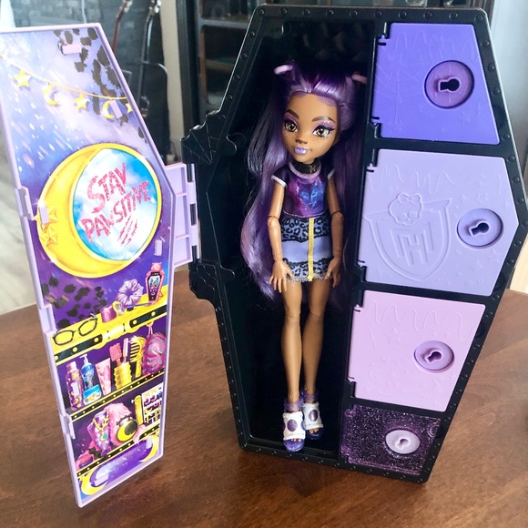 Monster High, Bundle, Skulltimate Secrets, 4 Dolls, 4 Lockers, & Accessories - Picture 9 of 11